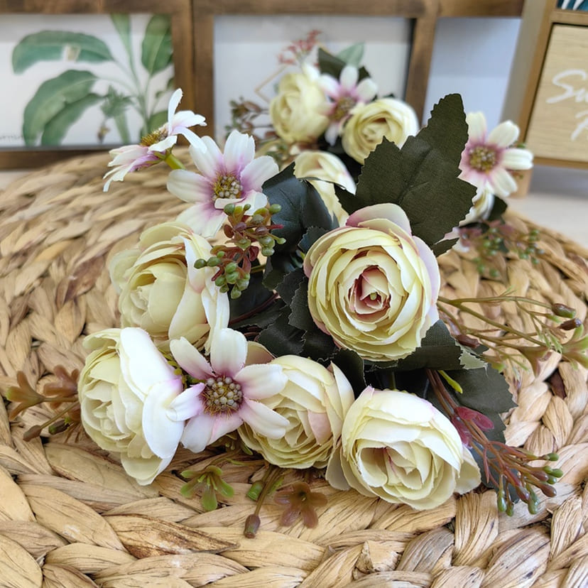 Искусственные цветы в Октябрьске | Цветы искусственные «Камелии с мелкоцветом», сиренево-молочные, букет