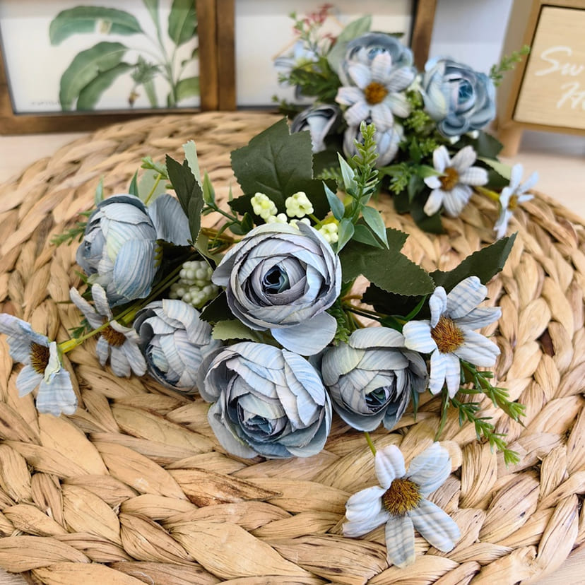 Искусственные цветы в Октябрьске | Цветы искусственные «Камелии с мелкоцветом», голубые, букет